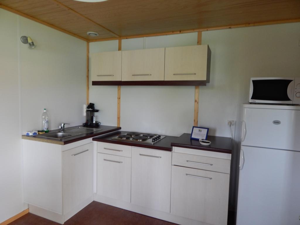Camping Du Moulin Meyrieu-les-Etangs Ruang foto