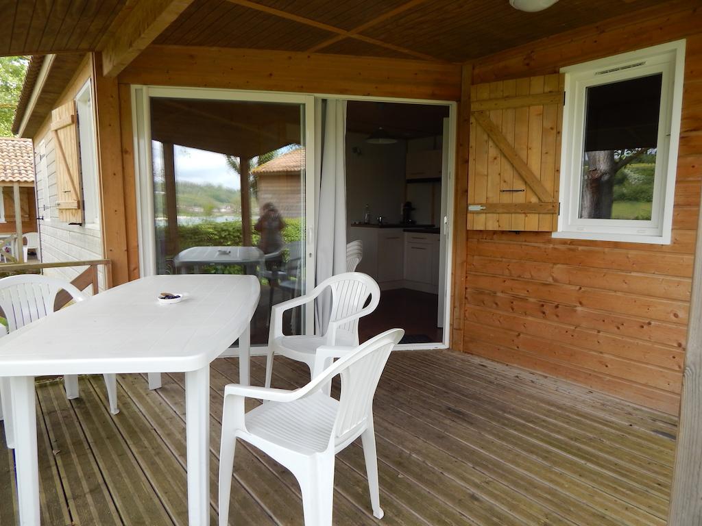 Camping Du Moulin Meyrieu-les-Etangs Ruang foto